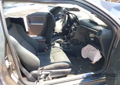 2011 Scion Tc z USA, uszkodzony, nr VIN JTKJF5C76B3005402